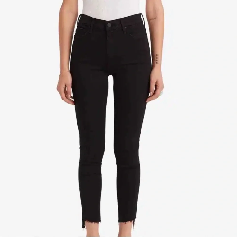 Mother The Stunner Zip Ankle Step Fray Jeans In Not Guilty Black Size 27